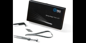 Assortiment avec pince pour charnières à ressort et pincette