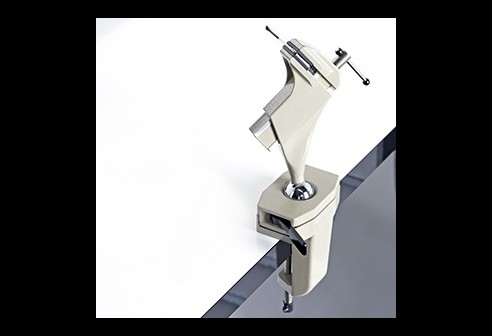 Étau articulé à rotule