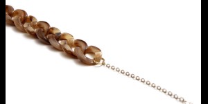 Brilketting acryl/metaal pecannoot/rose goud 2 stuks